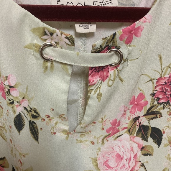 3 /$20… bundle and save
Cute floral sleeveless 2x - Picture 3 of 6